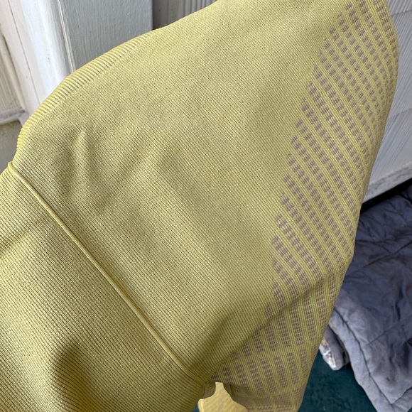 NWT: Fabletics High Waisted Seamless Jaquard Yellow Leggings M - Picture 3 of 3